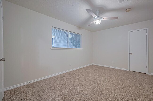 Building Photo - 520 S Rivershire Dr