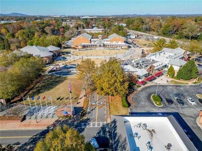 Building Photo - 1003 Valley Dr