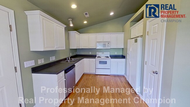 Building Photo - 627 Tabor Ln