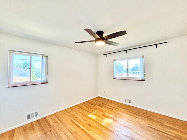 Building Photo - FREE AUGUST RENT!! - Harris Park Brick Ranch