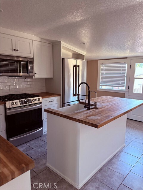 Building Photo - 119 N Cullen Ave