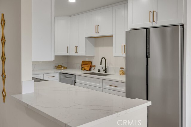 Building Photo - 6542 Ocean Crest Dr