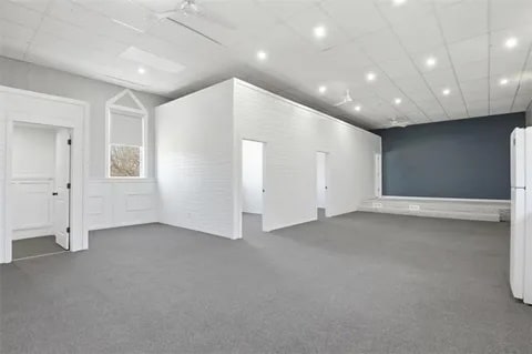 Building Photo - 104 E Barker St