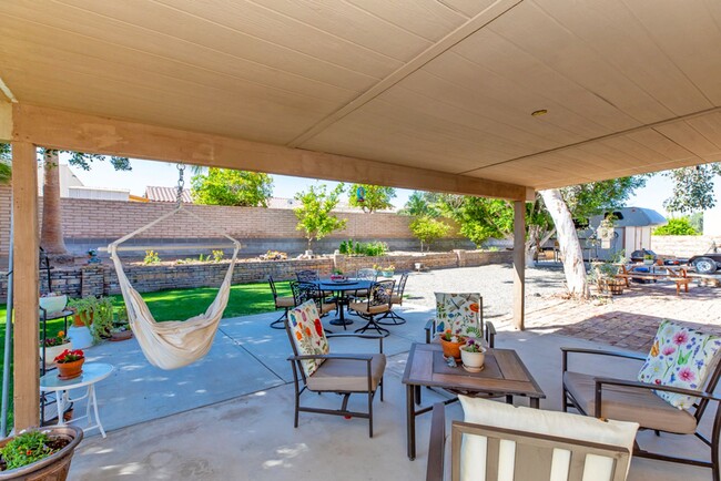 Building Photo - Spacious 2-Bedroom Home with Room to Roam ...