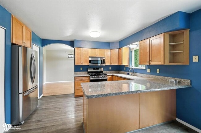 Building Photo - Spacious Palmer Home!