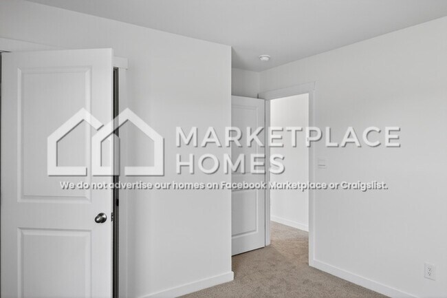 Building Photo - 3220 Highline Dr