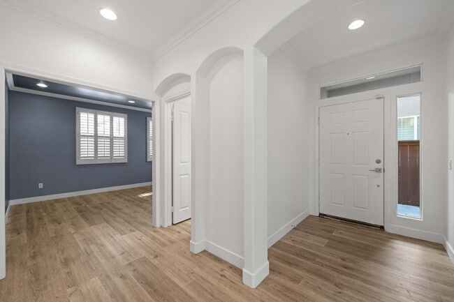 Building Photo - 9204 S Nobel Way