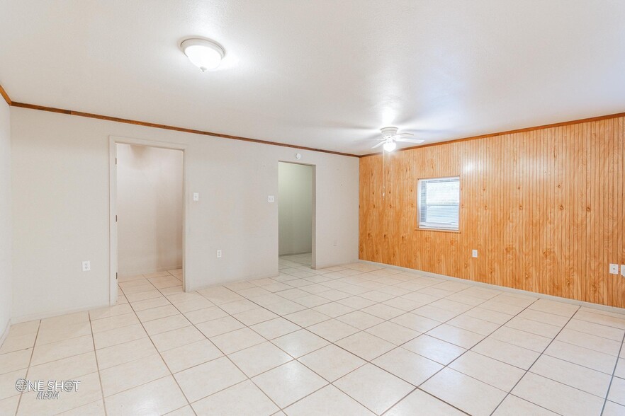 Building Photo - 104 College Dr