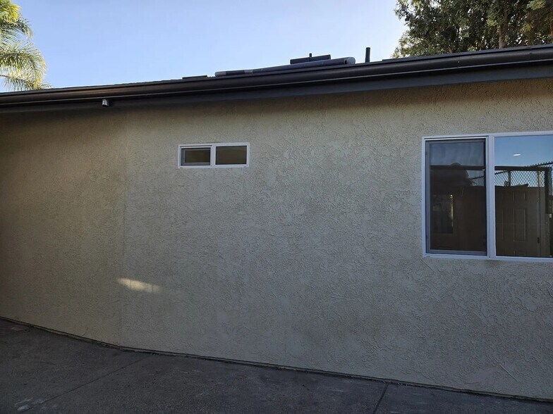 Building Photo - 1762 Los Feliz Dr