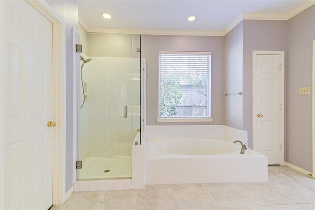 Building Photo - 16606 Shadow Path Dr