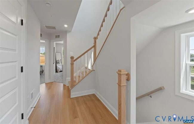 Building Photo - 805 Park Ridge Dr