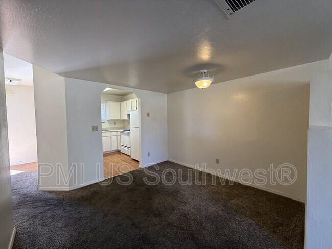 Building Photo - 9560 E Lakeshore Dr