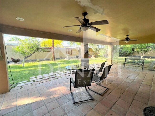 Building Photo - 3122 E Monterosa St