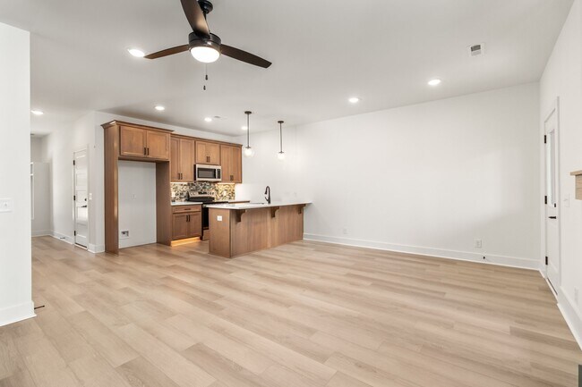 Building Photo - 11 Dutch Dr