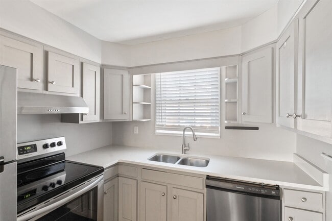 Building Photo - 3753 Friar Tuck Rd