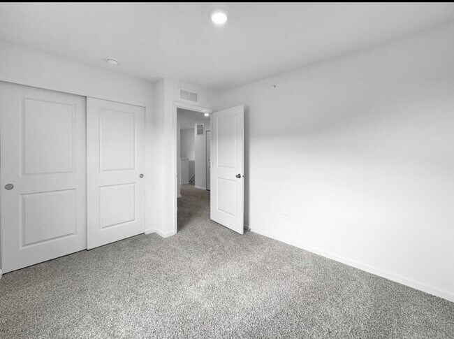 Building Photo - 324 Basin Ct