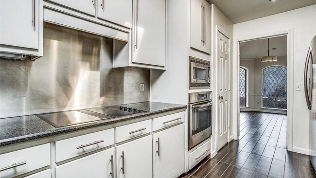 Building Photo - 9127 Valley Chapel Ln