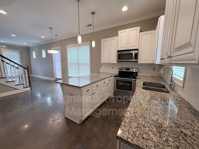 Building Photo - 108 Shallowford Dr