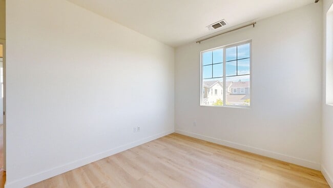 Building Photo - 1605 Rose Clover St