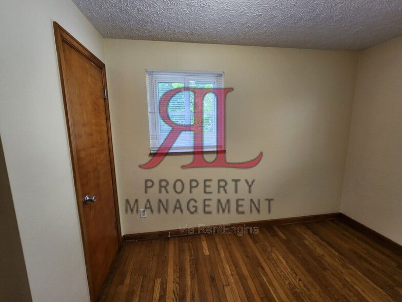 Building Photo - 156 Collingwood Ave