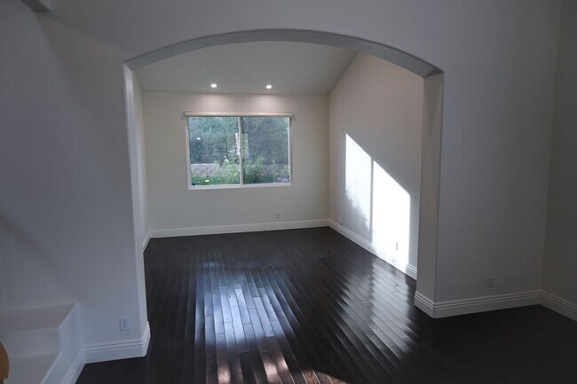 Building Photo - PAA3