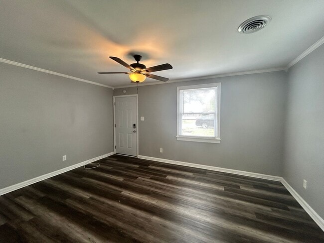 Building Photo - 1906 Wakefield Ave