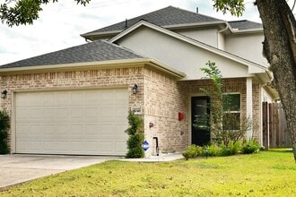 Building Photo - 5046 Van Fleet St