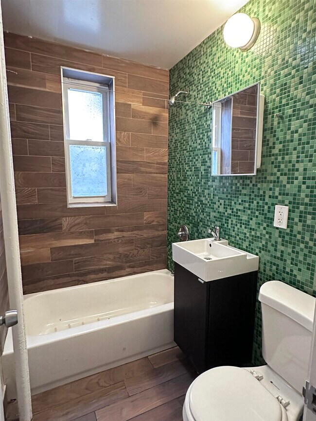 Building Photo - 160 Vroom St