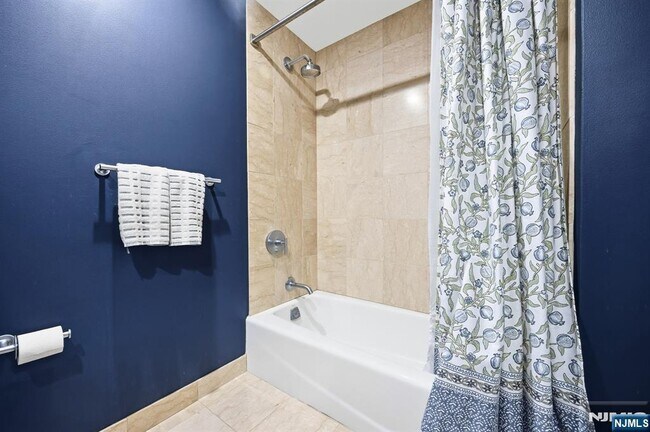 Building Photo - 8100 River Rd