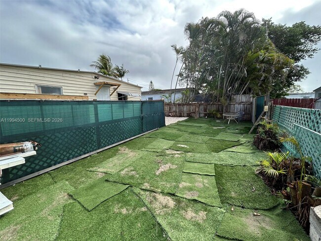 Building Photo - 11942 N Branch Rd