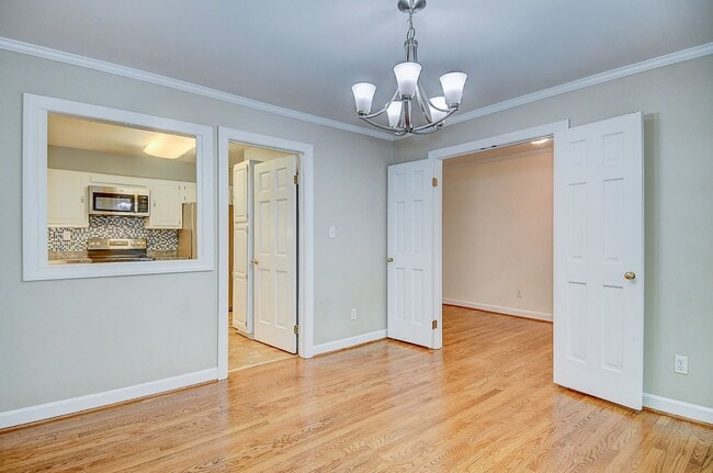 Building Photo - DOWNTOWN NORFOLK TOWNHOUSE