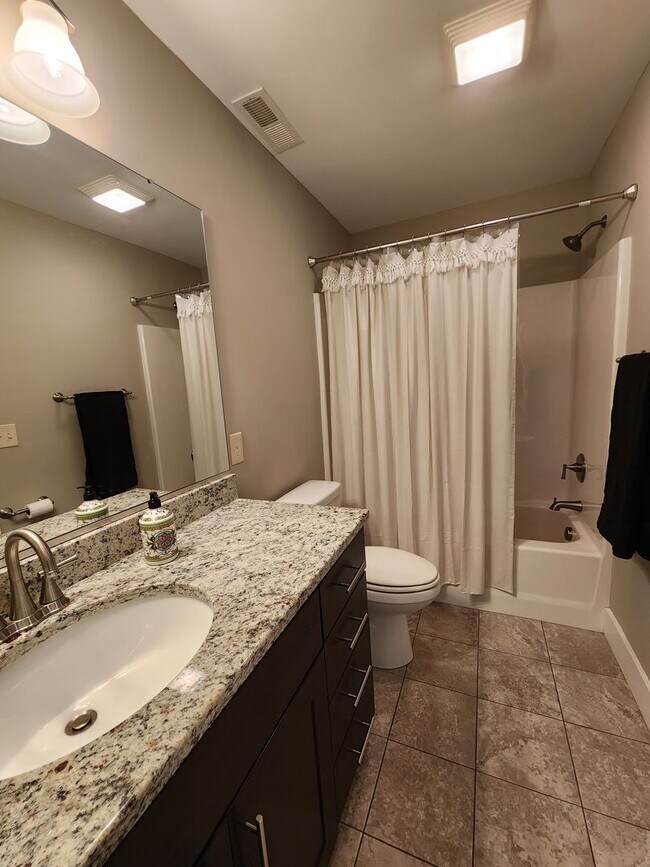 Building Photo - Arden Rental!