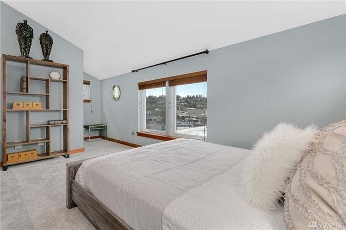 Building Photo - 1915 24th Ave S