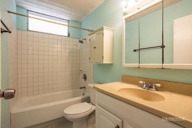 Building Photo - 3br/2ba/2pkg Condo in Waikalani Woodlands Mililani