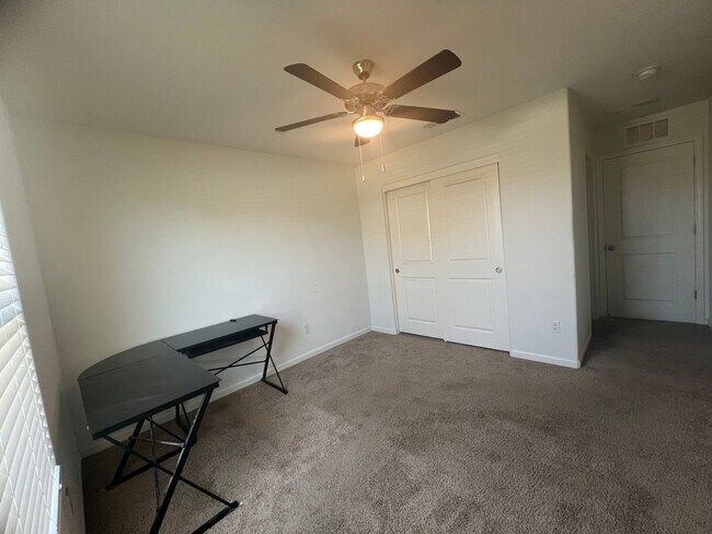 Building Photo - 5531 W Flint Way