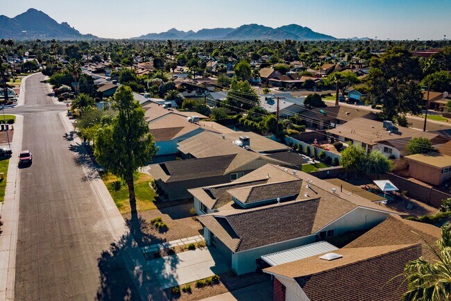 Building Photo - NO HOA Heated Pool-Gorgeous 3bed/2bath Home in Old Town Scottsdale