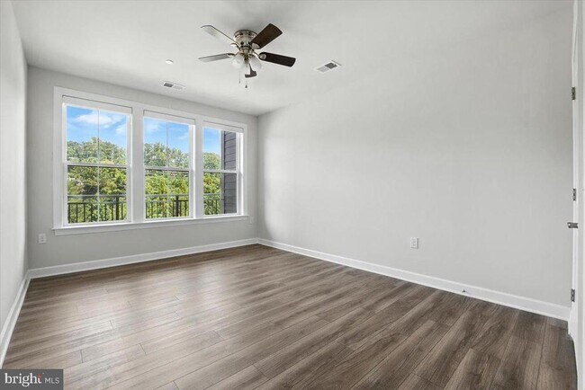 Building Photo - 3927 Fair Ridge Dr