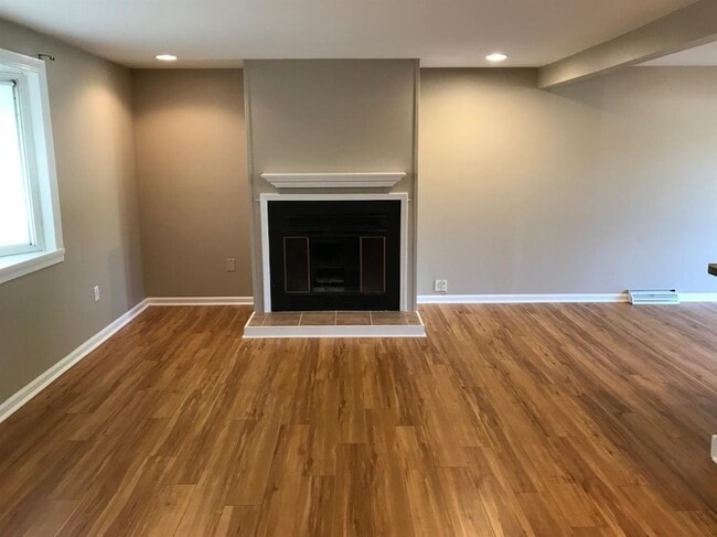 Building Photo - 6735 Van Buren Pl