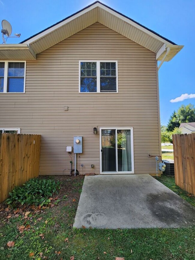 Building Photo - Swannanoa Townhouse-Cherry Blossom Cove