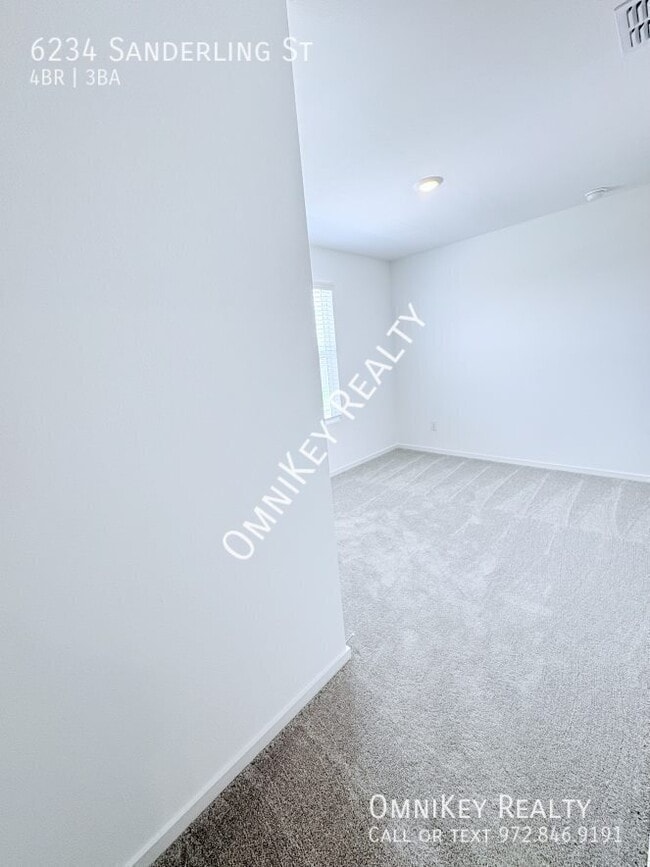 Building Photo - 6234 Sanderling St
