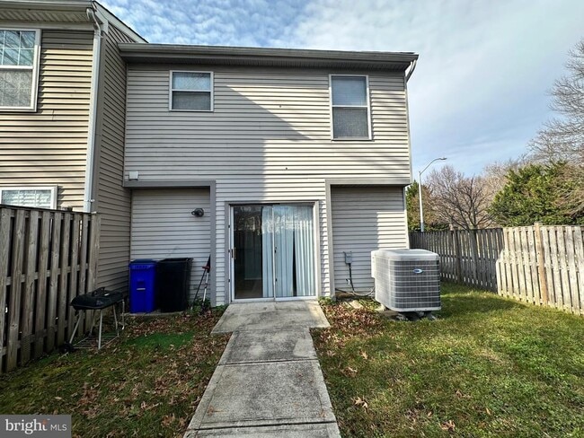 Building Photo - 14781 London Ln