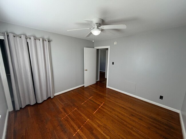 Building Photo - LIve in beautiful downtown Franklin!