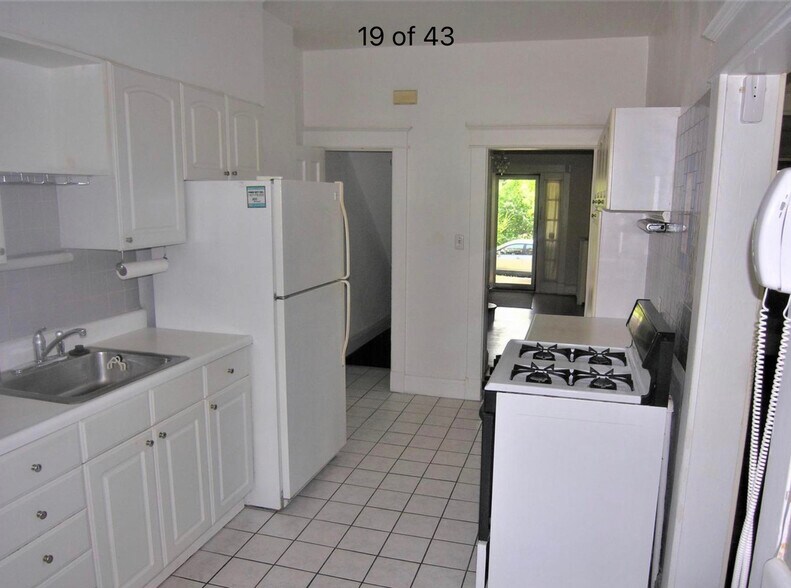 Kitchen - 2926 Wyman Pky