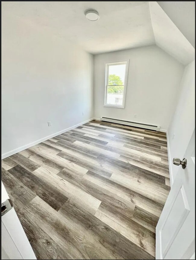Building Photo - Brookside