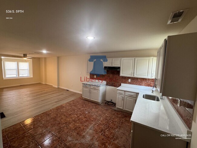 Building Photo - 536 S 59th St