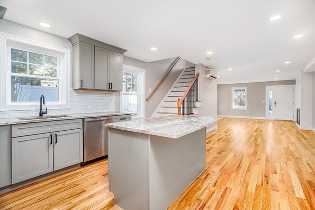 Building Photo - 33 Milton St