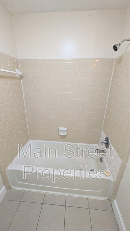 Building Photo - 8264 Continental Dr