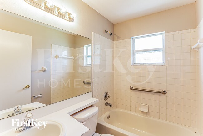 Building Photo - 468 Emerald Cove Loop