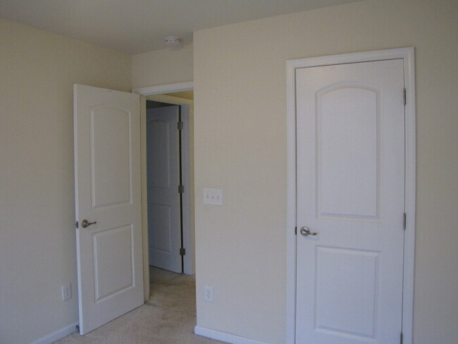 Building Photo - 74 Pocono Dr