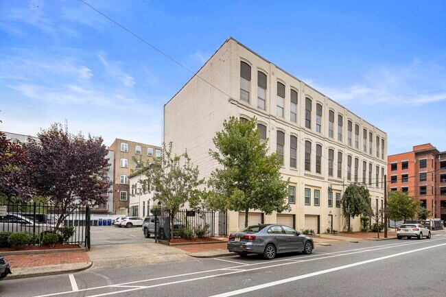 Building Photo - 222 Clinton St